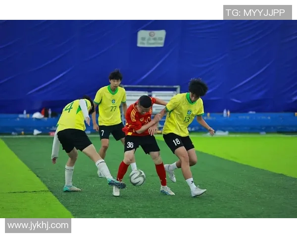 足球明星夺冠后喜悦瞬间的精彩瞬间与庆祝合影展示